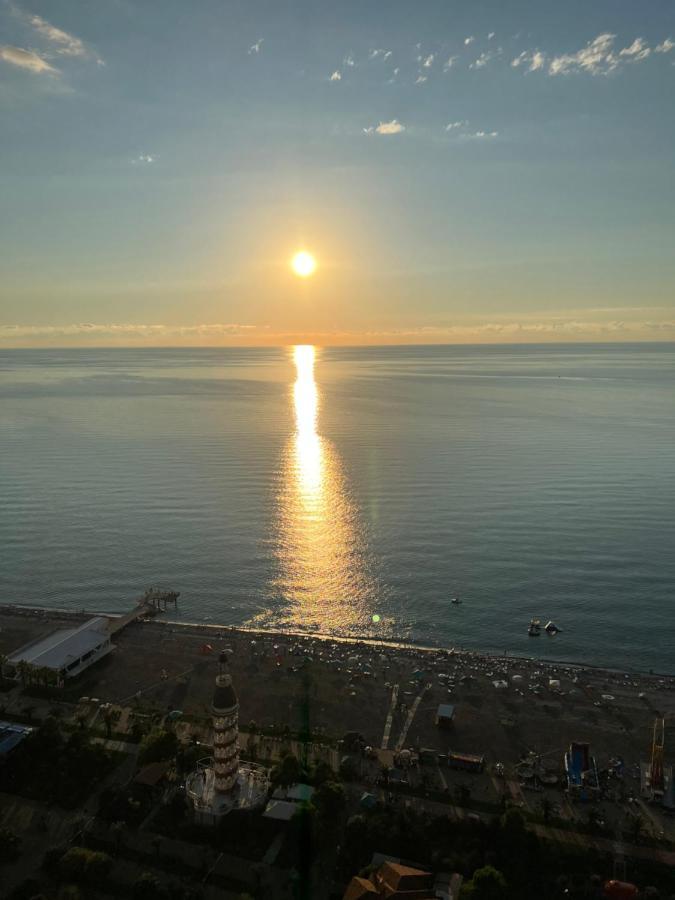 The Best Beach Aparthotel Orbi City Batumi Esterno foto